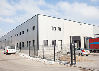 Bau einer neuen Produktions- und Lagerhalle